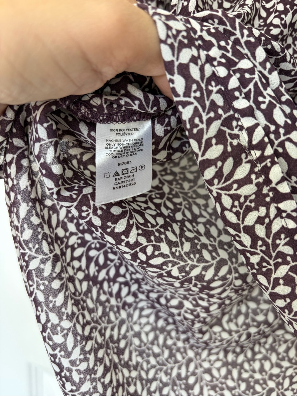 LOFT Women's Plum and White Floral Print Split-Neck Long Sleeves Top - Picture 3 of 3